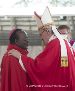 23-Voyage apostolique : Messe pour les martyrs d'Ouganda 