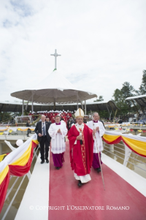 24-Voyage apostolique : Messe pour les martyrs d'Ouganda 