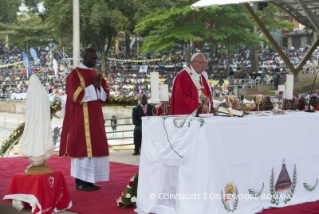 28-Viaje apostólico: Santa Misa por los mártires de Uganda 