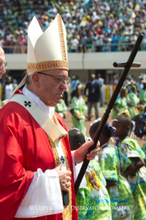 6-Apostolic Journey: Holy Mass celebrated at Barth&#xe9;l&#xe9;my Boganda Stadium