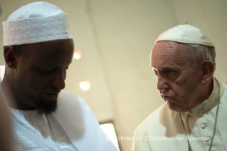 2-Voyage apostolique : Rencontre avec la communaut&#xe9; musulmane &#xe0; à Bangui