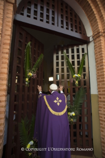 7-Viaje apost&#xf3;lico: Apertura de la Puerta santa de la Catedral de Bangui - Santa Misa con sacerdotes, religiosos, religiosas, catequistas y j&#xf3;venes