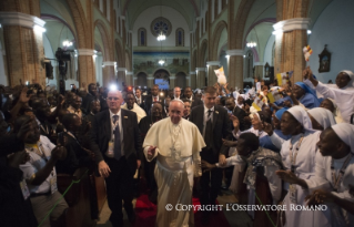 10-Apostolische Reise: Begegnung mit Priestern, Ordensleuten und Seminaristen in der Kathedrale