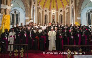 16-Apostolische Reise: Begegnung mit Priestern, Ordensleuten und Seminaristen in der Kathedrale