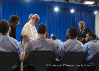 2-Apostolische Reise: Besuch bei den Häftlingen