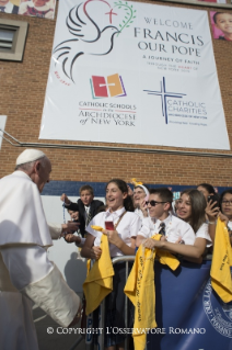 0-Apostolische Reise: Besuch der Schule "Our Lady, Queen of Angels" und Begegnung mit Kindern und Familien von Immigranten