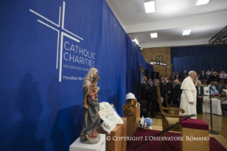 14-Voyage apostolique : Visite à l'école « Notre-Dame, Reine des Anges » et rencontre avec des enfants et des familles d'immigrés