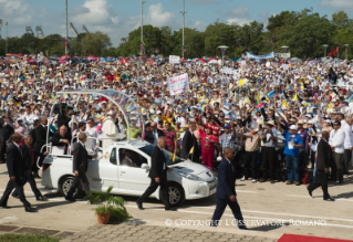 11-الزيارة الرسولية إلى كوبا: قداس في هولغوين