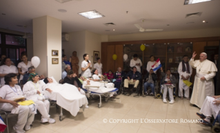 1-Viagem Apostólica: Visita ao Hospital Pediátrico  “Niños de Acosta Ñu” 