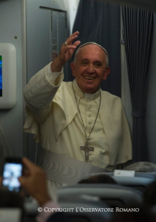 2-Viaje apostólico: Conferencia de prensa del Santo Padre durante el vuelo de regreso a Roma