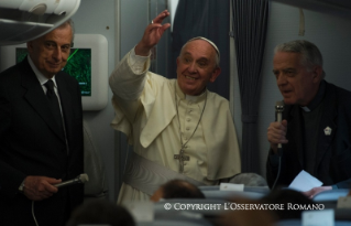 6-Viaje apostólico: Conferencia de prensa del Santo Padre durante el vuelo de regreso a Roma