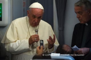 20-Viagem Apostólica: Conversa do Papa com os jornalistas durante a viagem de retorno de Asunci&#xf3;n a Roma