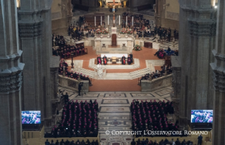 6-Visita pastoral: Encuentro con los participantes en el V Congreso de la Iglesia italiana en Florencia