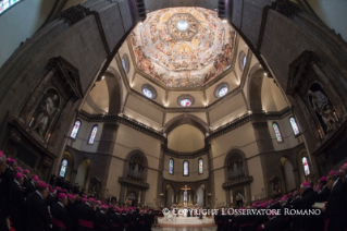 13-Visita pastoral: Encuentro con los participantes en el V Congreso de la Iglesia italiana en Florencia
