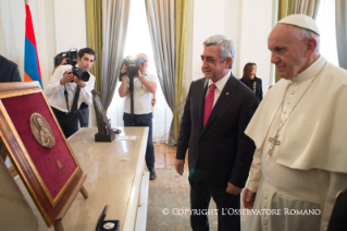 5-Viaggio Apostolico in Armenia: Incontro con le Autorit&#xe0; Civili e con il Corpo Diplomatico