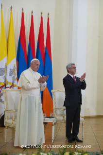 6-Viagem Apostólica à Armênia: Encontro com as Autoridades Civis e com o Corpo Diplomático