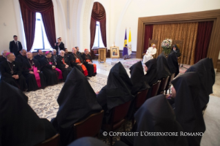 3-Viaggio Apostolico in Armenia: Incontro con il Catholicos nel Palazzo Apostolico