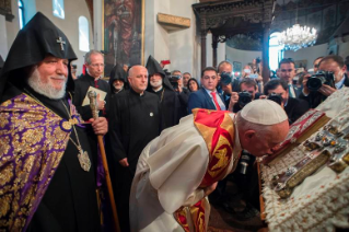 15-Viaje apostólico a Armenia: Visita de oración a la Catedral Apostólica