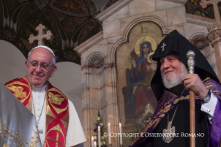 13-Apostolic Journey to Armenia: Visit and prayer at the Apostolic Cathedral