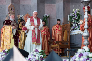 16-Voyage apostolique en Arm&#xe9;nie : Participation à la Divine Liturgie en la cathédrale arménienne apostolique
