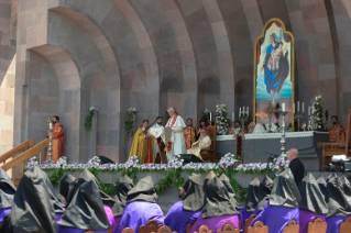 13-Apostolische Reise nach Armenien: Teilnahme an der Liturgiefeier in der armenisch-apostolischen Kathedrale