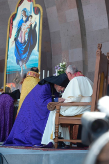 17-Apostolic Journey to Armenia: Participation in the Divine Liturgy in the Armenian-Apostolic Cathedral
