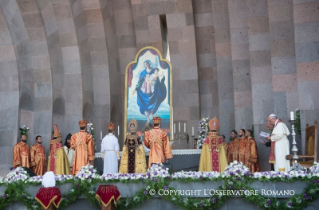 2-Apostolische Reise nach Armenien: Teilnahme an der Liturgiefeier in der armenisch-apostolischen Kathedrale