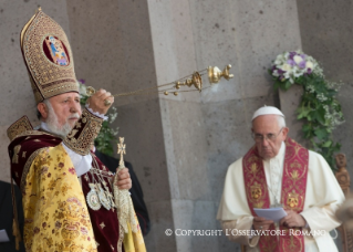 5-Apostolic Journey to Armenia: Participation in the Divine Liturgy in the Armenian-Apostolic Cathedral