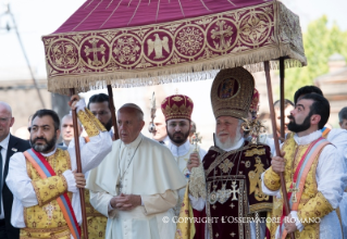 9-Viaje apostólico a Armenia: Participación en la Divina Liturgia en la Catedrale apostólica armenia