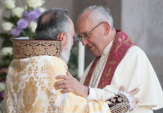 10-Apostolische Reise nach Armenien: Teilnahme an der Liturgiefeier in der armenisch-apostolischen Kathedrale