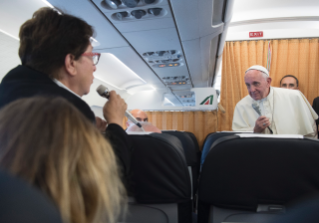 1-Viaggio Apostolico: Conferenza stampa del Santo Padre durante il volo di ritorno dall'Armenia