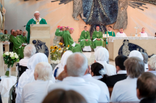 23-Apostolische Reise nach Georgien und Aserbaidschan: Eucharistiefeier in der Mariä-Empfängnis-Kirche 