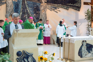 25-Apostolische Reise nach Georgien und Aserbaidschan: Eucharistiefeier in der Mariä-Empfängnis-Kirche 