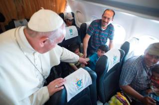1-Pressekonferenz mit Papst Franziskus auf dem Rückflug von Lesbos (Griechenland) nach Rom 