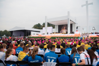 34-Apostolic Journey to Poland: Welcoming ceremony by the young people