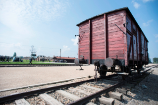 14-Viagem Apostólica à Polônia: Visita ao Campo de concentração de Birkenau 