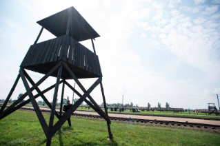 13-Viagem Apostólica à Polônia: Visita ao Campo de concentração de Birkenau 
