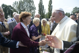2-Viagem Apostólica à Polônia: Visita ao Campo de concentração de Birkenau 