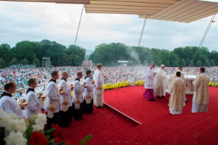 40-Viaggio Apostolico in Polonia: Santa Messa in occasione del 1050° anniversario del Battesimo della Polonia