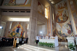 19-Voyage apostolique en Pologne : Messe avec les pr&#xea;tres, religieuses, religieux, consacr&#xe9;s et s&#xe9;minaristes polonais au Sanctuaire St-Jean-Paul II