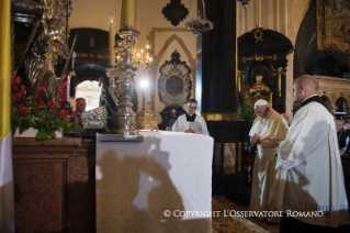 4-Viaje apostólico a Polonia: Encuentro con los obispos polacos en la Catedral de Cracovia