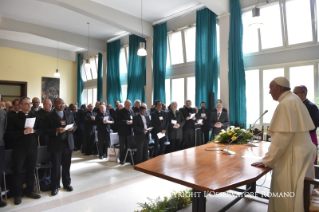 4-Pastoralbesuch: Begegnung mit Diözesanpriestern, Ordensleuten und Seminaristen