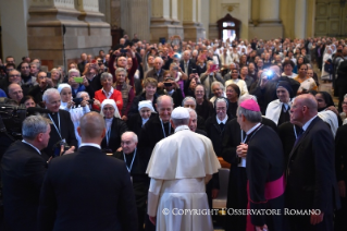 1-Visite pastorale à Bologne : Rencontre avec les prêtres, les religieux, les séminaristes du Séminaire régional et les diacres permanents