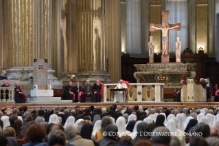 10-Visite pastorale à Bologne : Rencontre avec les prêtres, les religieux, les séminaristes du Séminaire régional et les diacres permanents