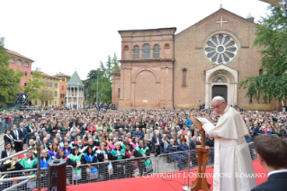 8-Pastoralbesuch in Cesena und Bologna: Begegnung mit Universit&#xe4;tsdozenten und Studenten