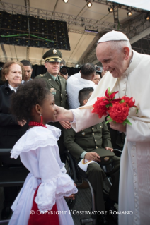 19-Voyage apostolique en Colombie : Cérémonie de bienvenue à la base aérienne CATAM