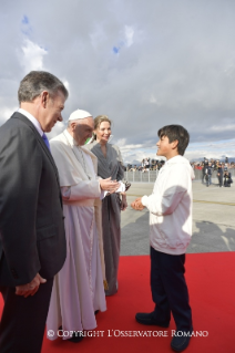 2-Voyage apostolique en Colombie : Cérémonie de bienvenue à la base aérienne CATAM