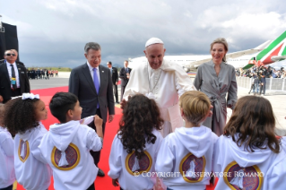 4-Viaggio Apostolico in Colombia: Cerimonia di benvenuto nella Base Aerea CATAM 