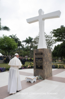 0-Voyage apostolique en Colombie : Brève halte à la Croix de la réconciliation