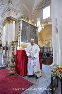 9-Apostolic Journey to Colombia: Blessing of the Faithful from the balcony of the Cardinal's Palace